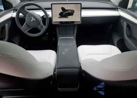 2025 Tesla Model Y из США, поврежденный, VIN 7SAYGAEE4SF253824